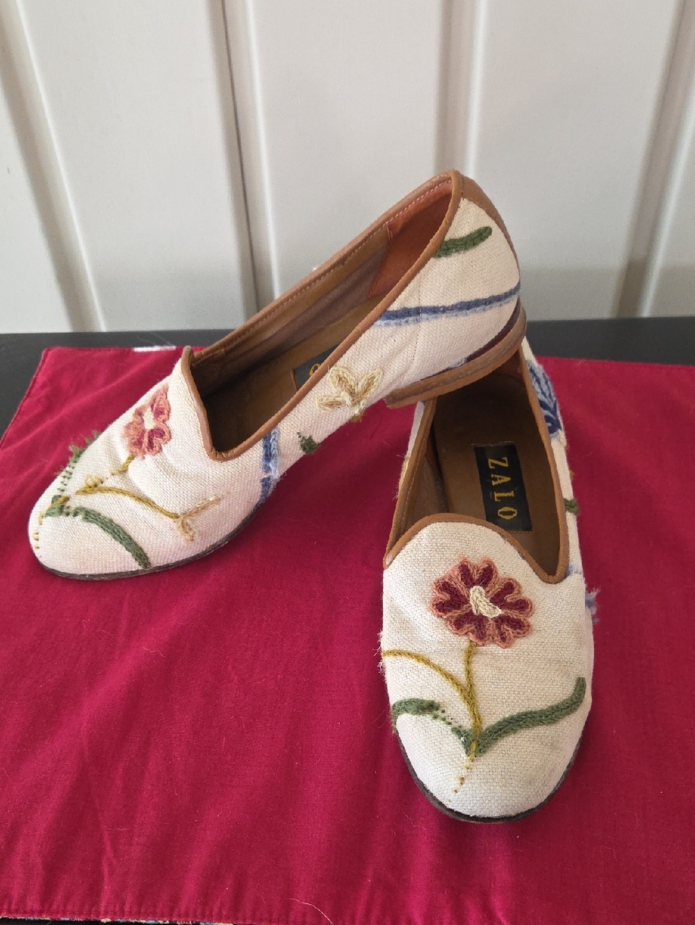 Zalo Cream Floral Embroidered Slip-On Flats with Brown Trim Size 7